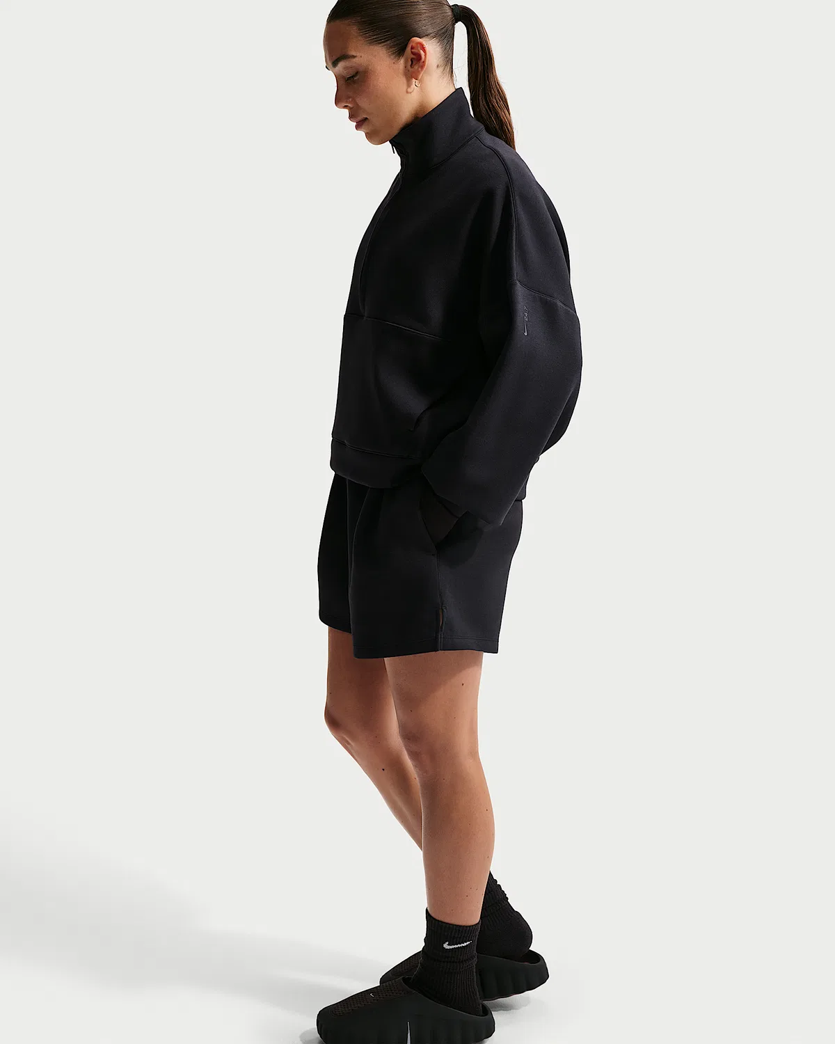 Женские шорты Nike 24.7 ImpossiblySoft Dri-FIT средней посадки свободного кроя 4", Black/Black/Dark Smoke Grey — фото 4