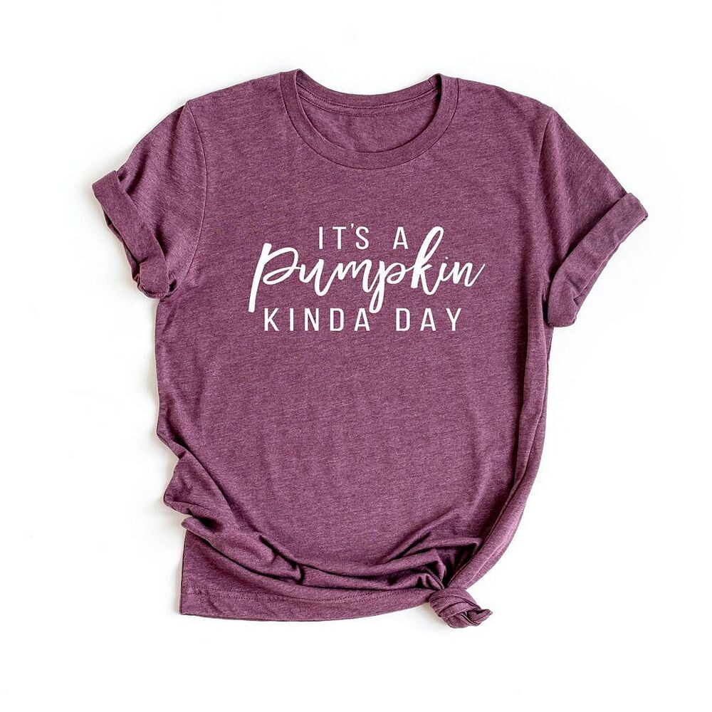 

Футболка с короткими рукавами и рисунком It's A Pumpkin Kinda Day Simply Sage Market, цвет Plum
