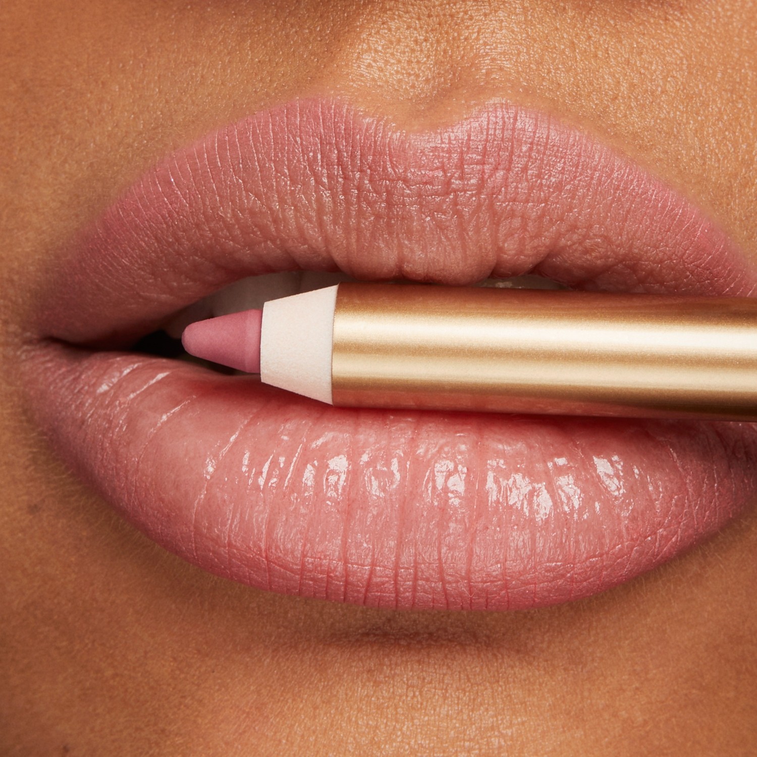 Карандаш для губ creamy colour comfort Kiko Milano, 02 pink sand, вес 1.2 гр. — фото 4