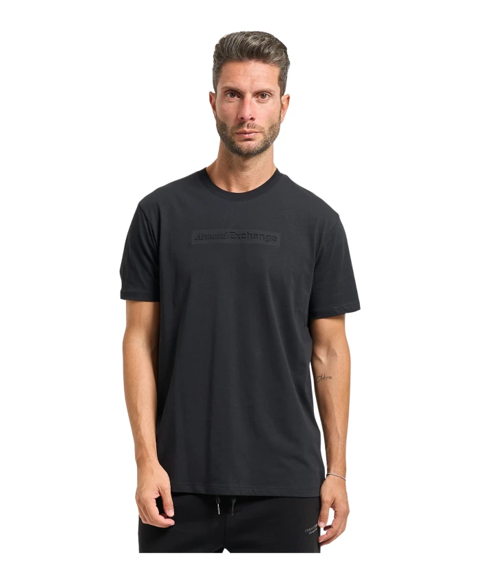 

Черная футболка с логотипом спереди. Armani Exchange, черный