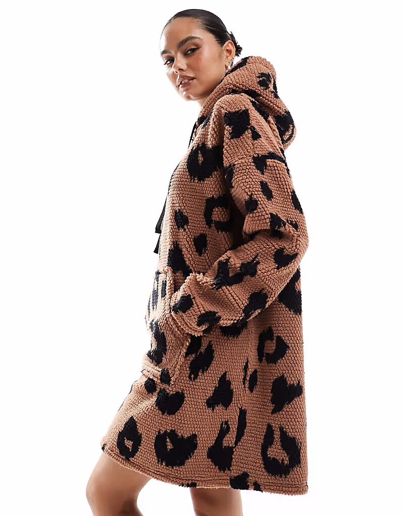

Платье ASOS DESIGN honeycomb oversized lounge hoodie in leopard print
