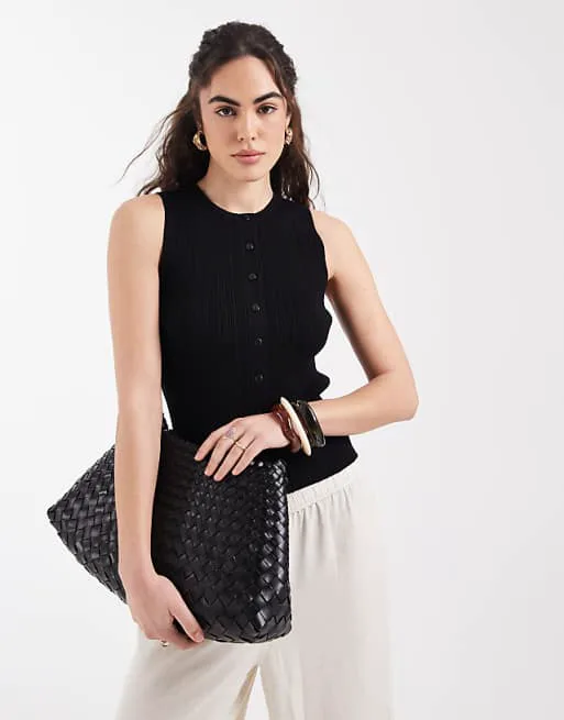 

Черный вязаный жилет на пуговицах в рубчик New Look