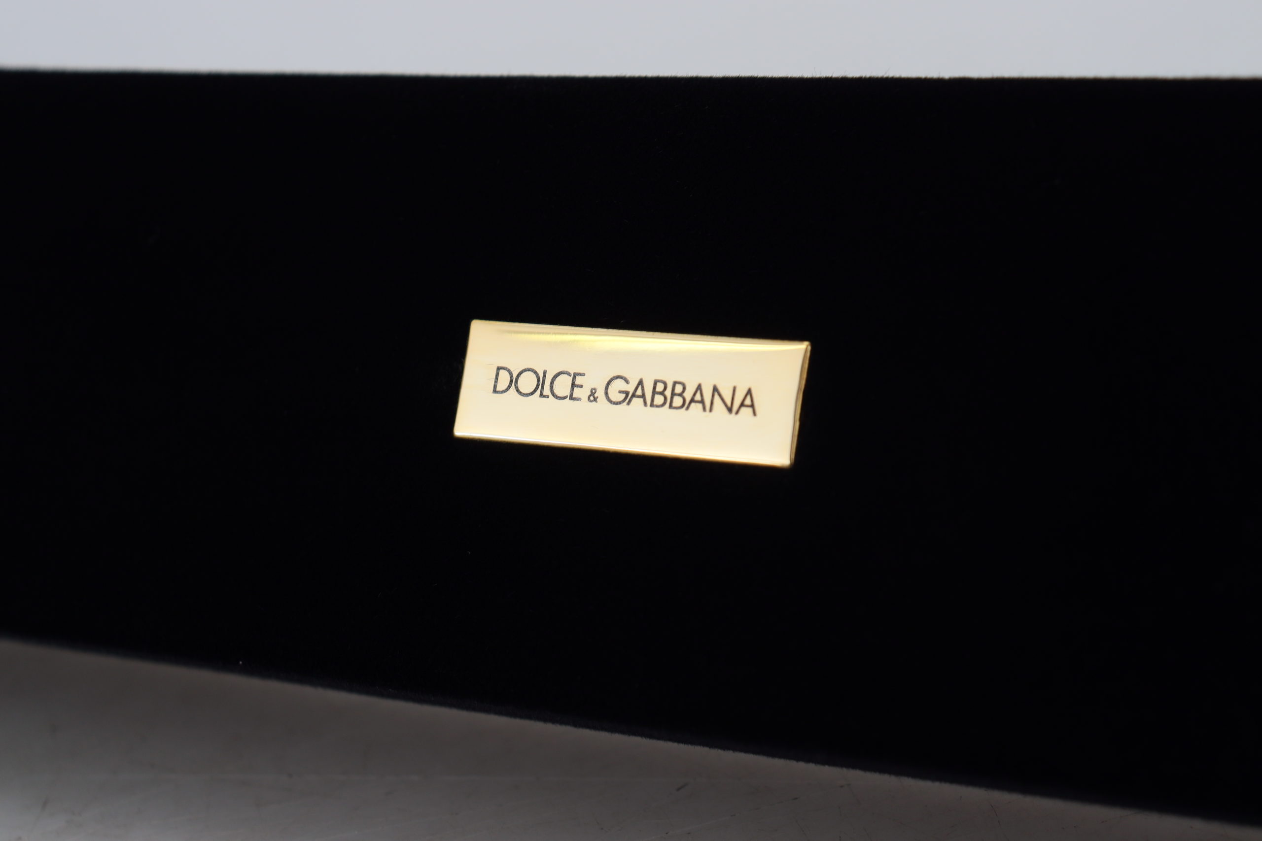 Черная бархатная шкатулка для хранения браслета с логотипом Dolce & Gabbana, черный — фото 3