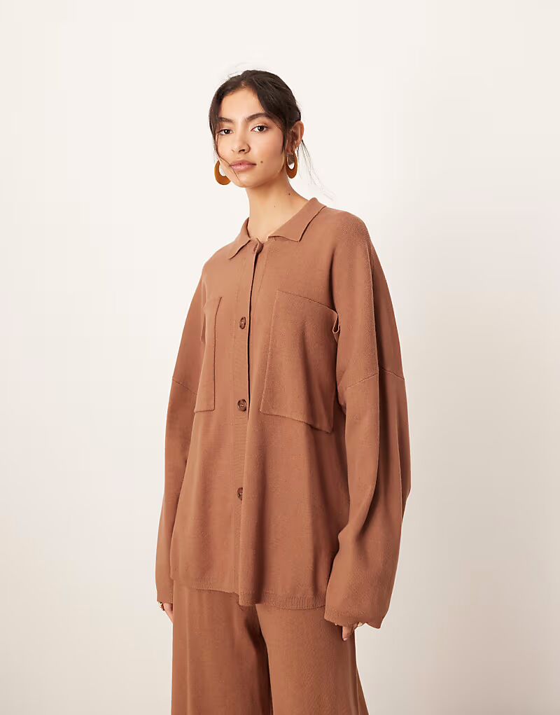 

Трикотажная рубашка свободного кроя на пуговицах ASOS EDITION цвета ириски