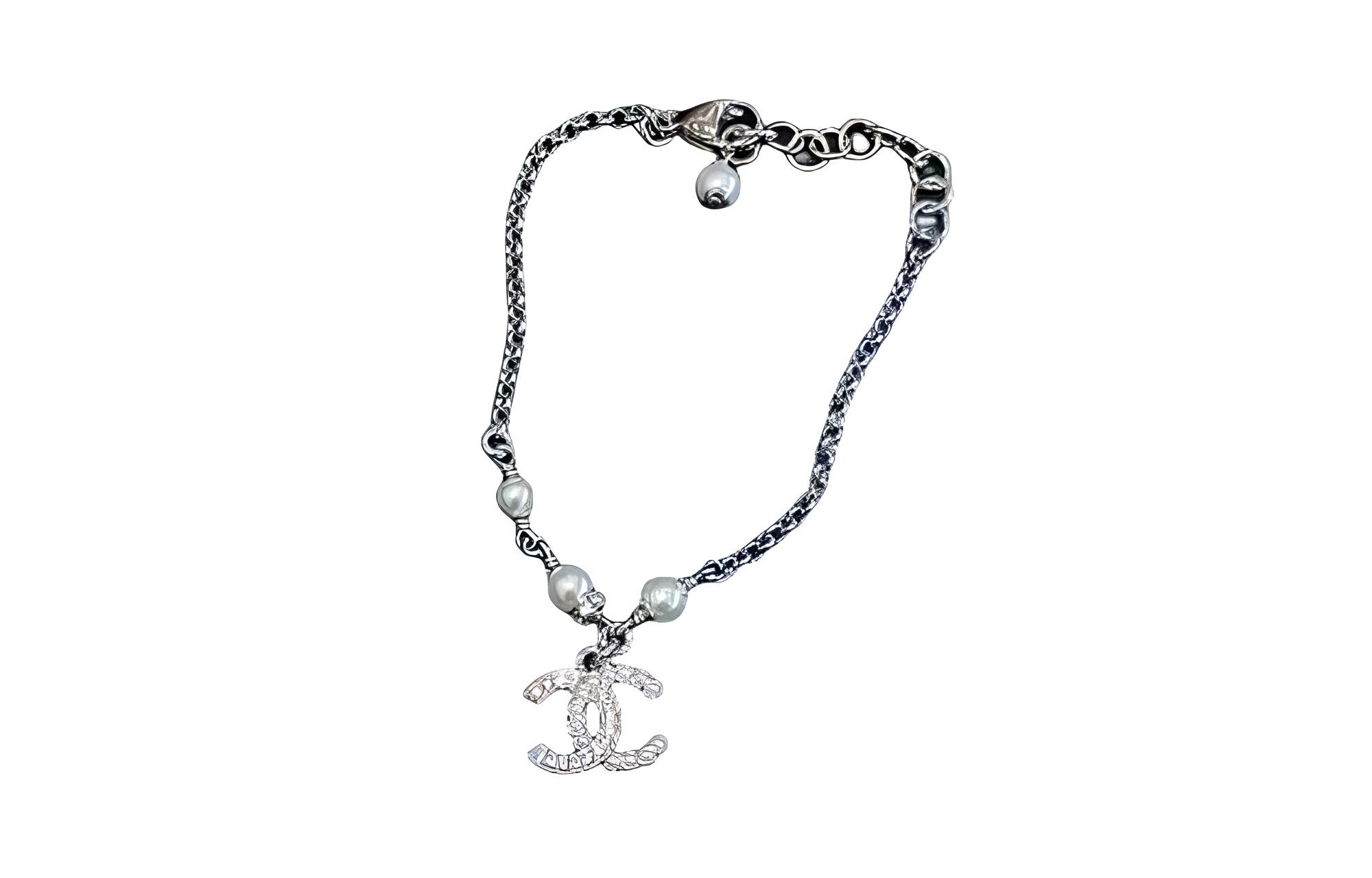 

Металлический браслет с искусственным жемчугом и стразами, серебристый, для женщин CHANEL, золотой