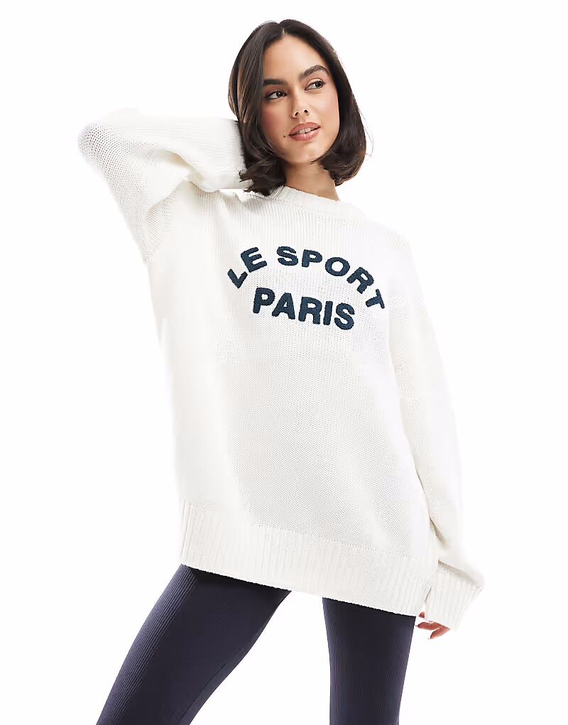 

Джемпер свободного кроя с графическим принтом ASOS DESIGN кремового цвета с логотипом