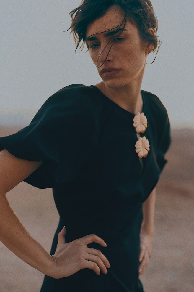 

Платье с украшением H&M, черный