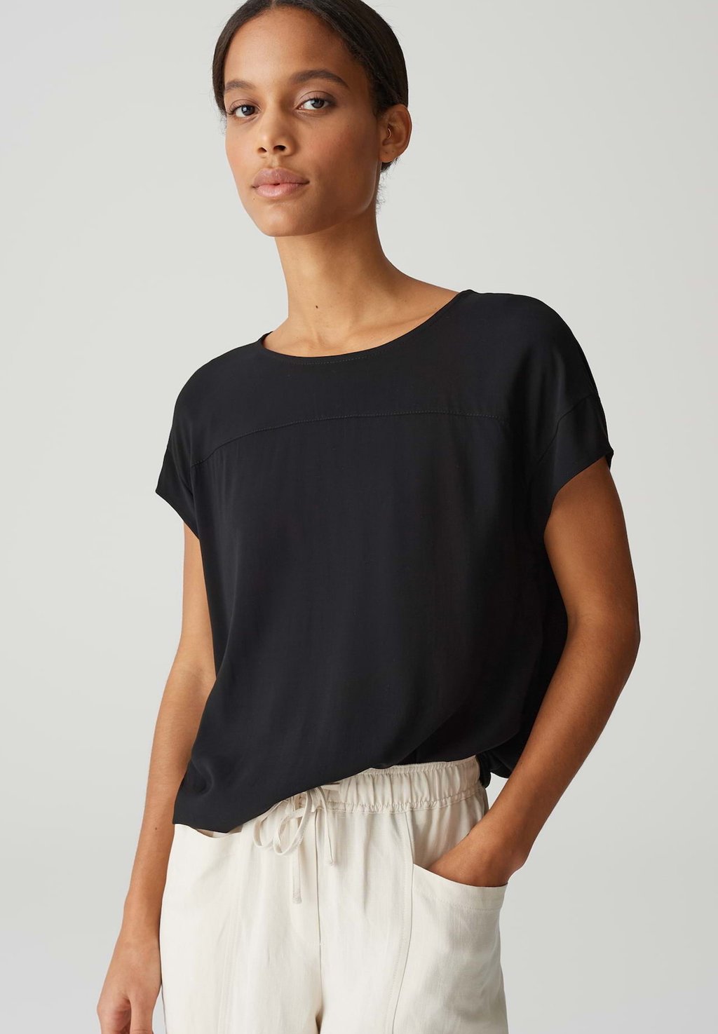 

Базовая футболка REGULAR FIT OPUS, черный