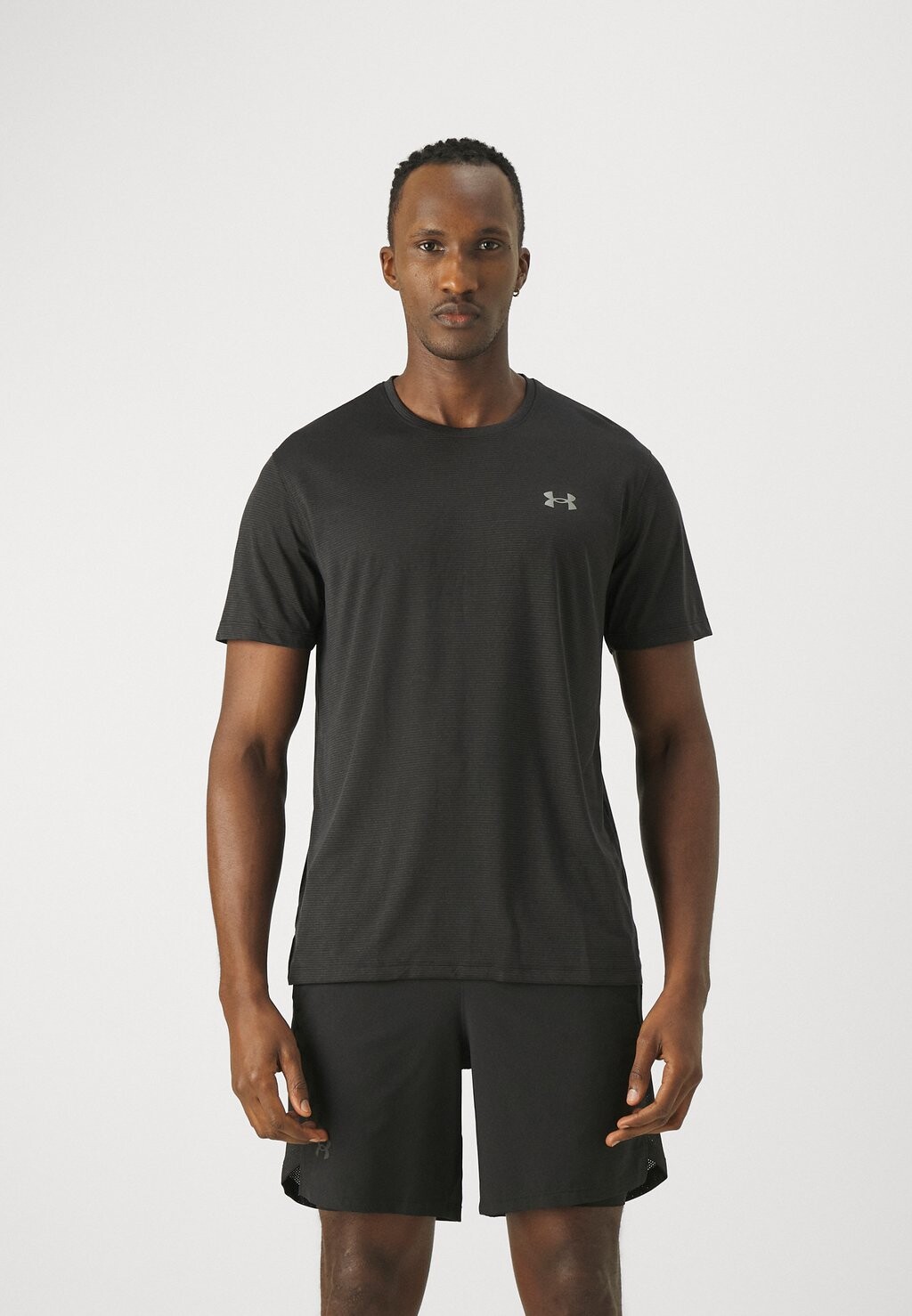 

Спортивная футболка LAUNCH TEE Under Armour, цвет black