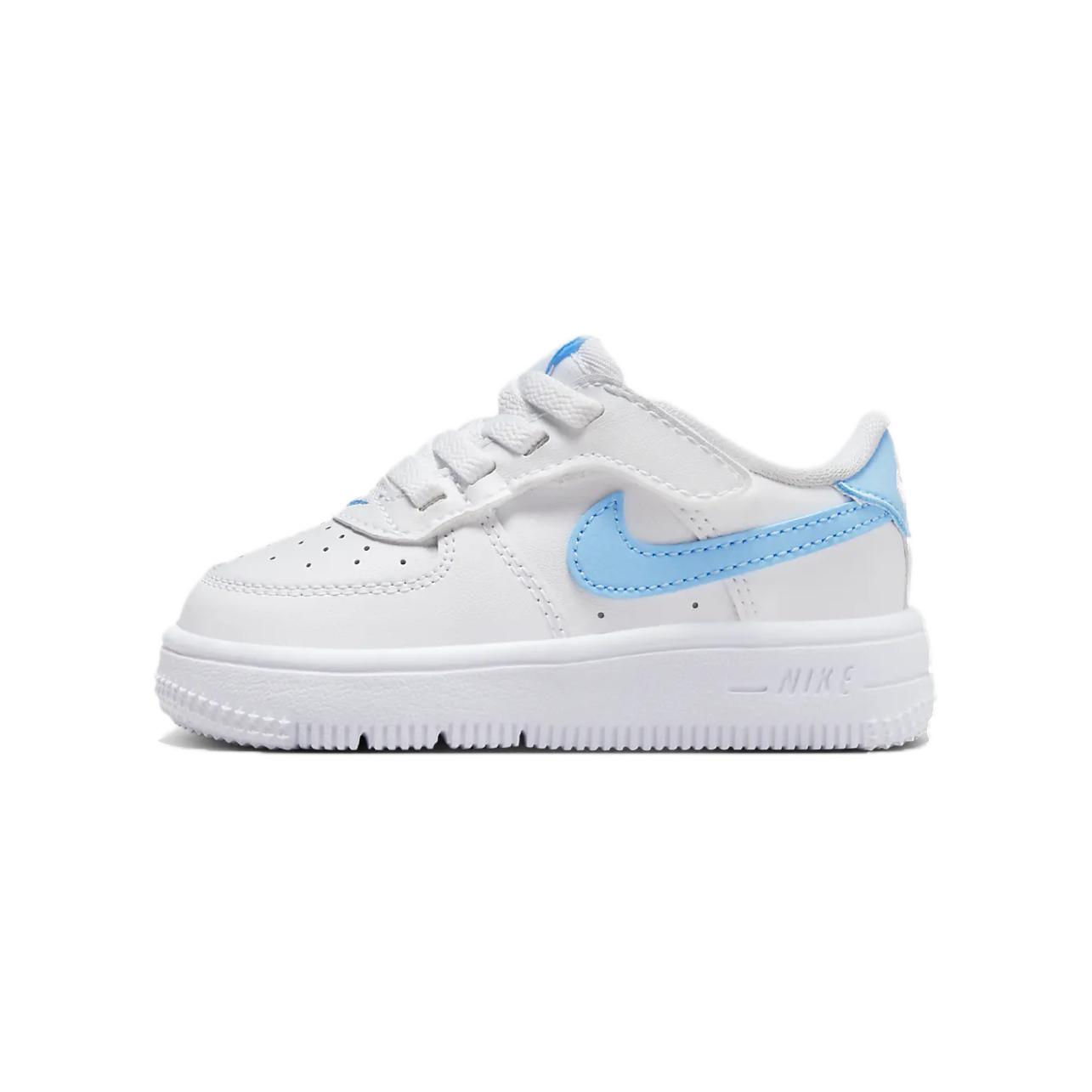 

Скользоустойчивые, износостойкие, дышащие низкие детские ботиночки Nike White/Aquarius Blue