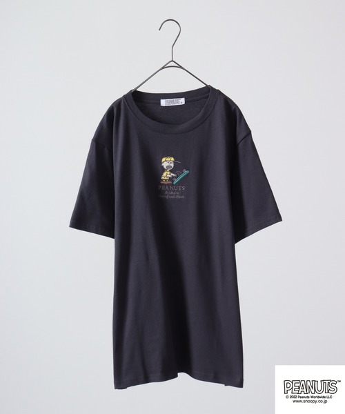 

Футболка с коротким рукавом, с вышивкой Снупи из мультфильма "Peanuts"