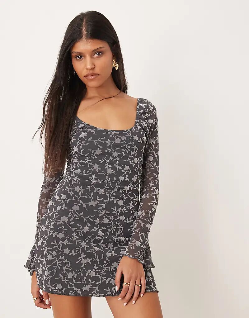 

Мини-платье Motel Bindará с длинными рукавами и сетчатым накладным слоем, с глубоким вырезом на спине, темно-серого цвета с цветочным принтом