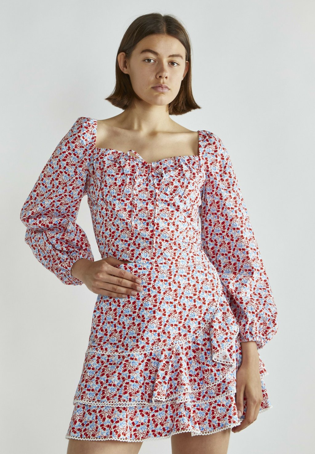 

Повседневное платье LONG SLEEVE Glamorous, красный
