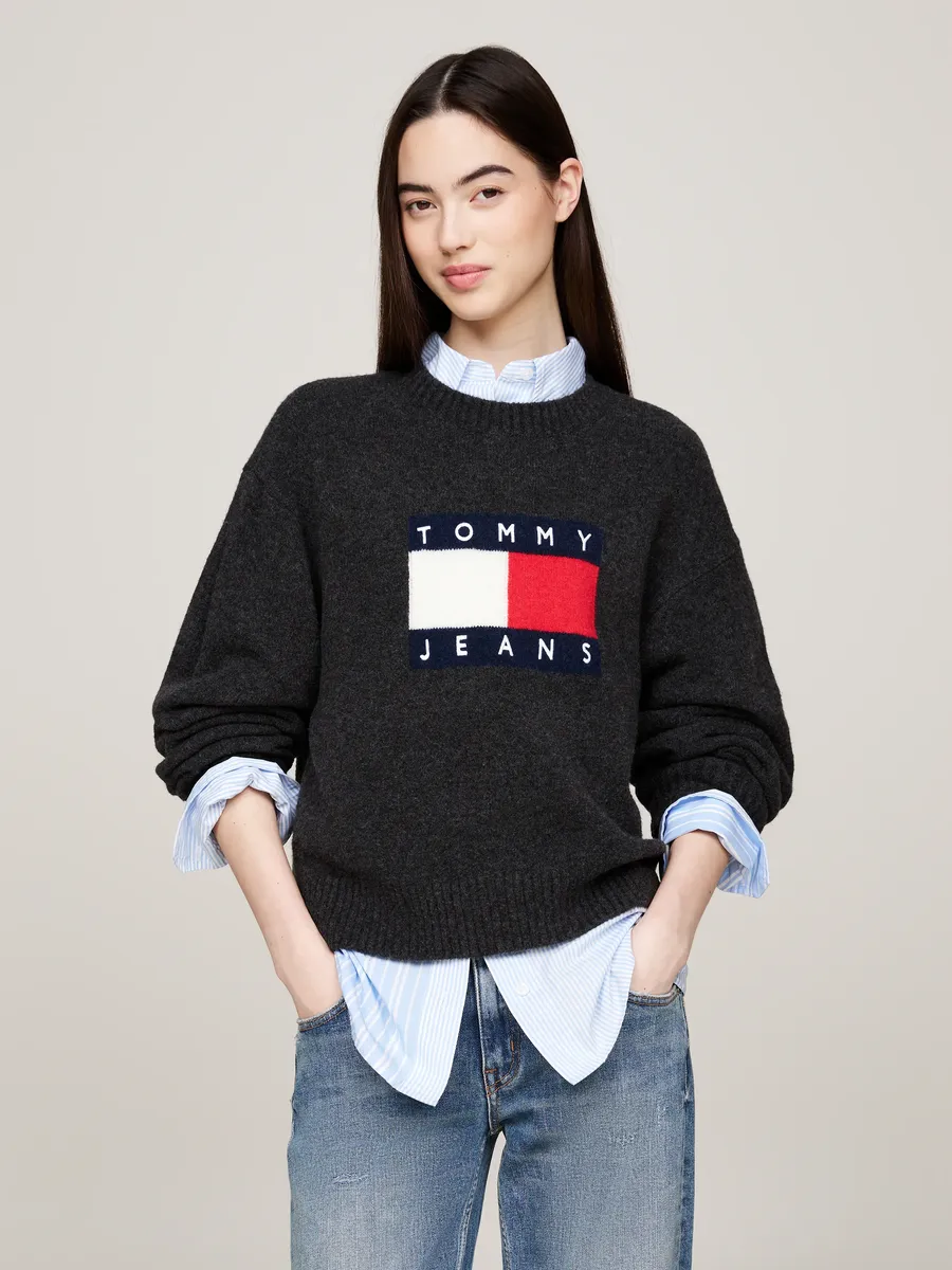 

Вязаный свитер Tommy Jeans Curve "TJW MELANGE FLAG SWEATER EXT", больших размеров, с содержанием шерсти и эластана, черный