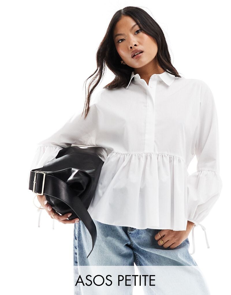 

ASOS DESIGN Petite – белая рубашка с баской и заниженной талией