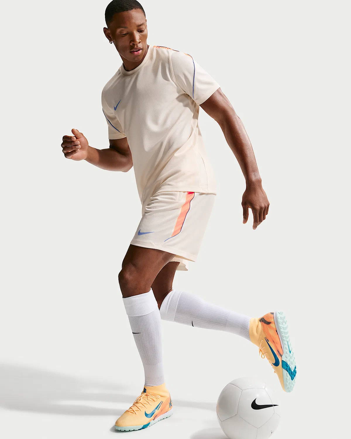 Мужские футбольные шорты Nike Strike Dri-FIT, Pale Ivory/Orange Pulse/Royal Pulse/Royal Pulse — фото 4
