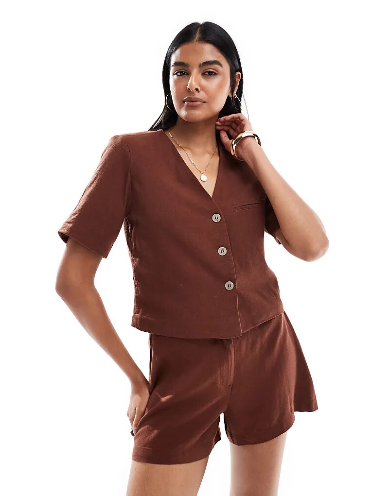 

Укороченный блейзер Vero Moda с короткими рукавами и фактурой льна шоколадного цвета