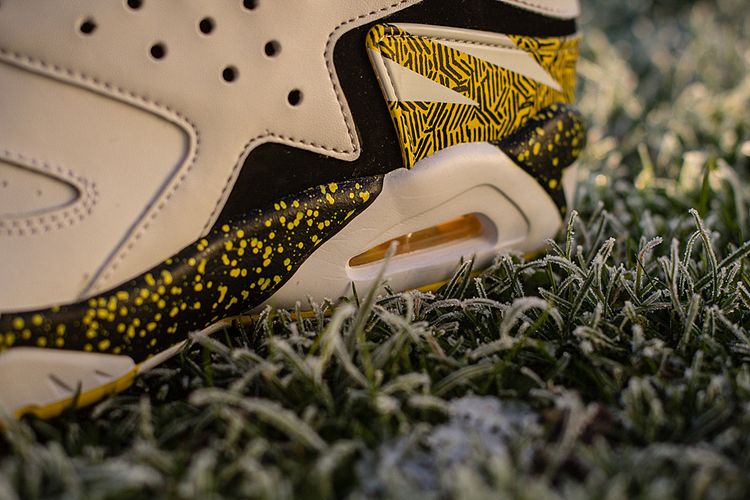 Кроссовки Air Tech Challenge Huarache 'White Tour Yellow', белый — фото 3