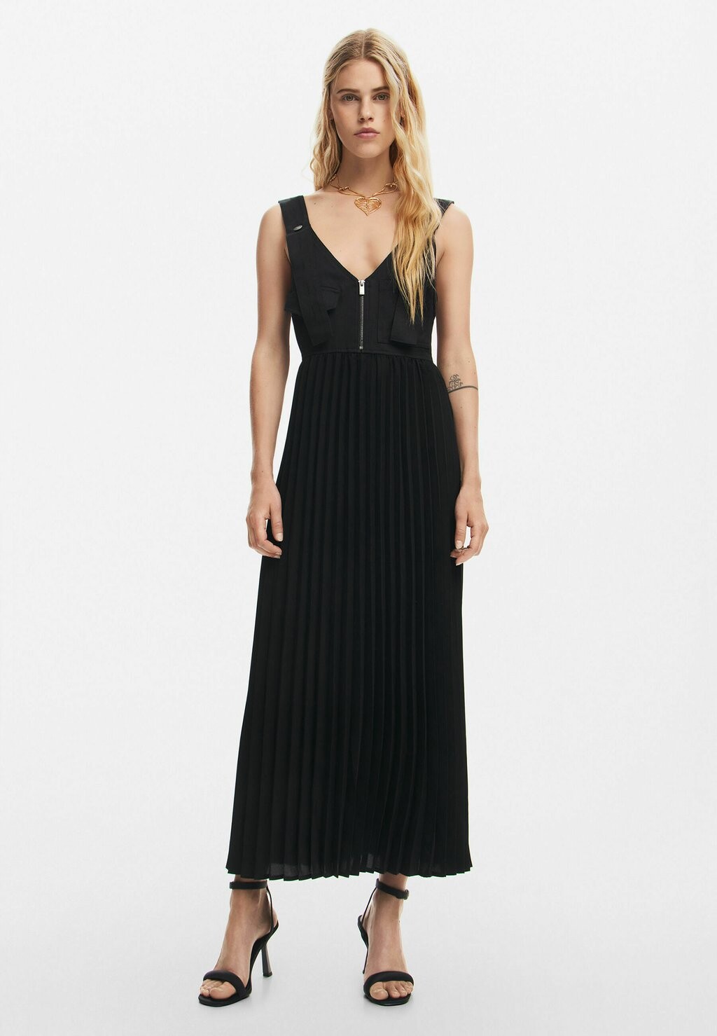 

Платье макси Desigual, черный