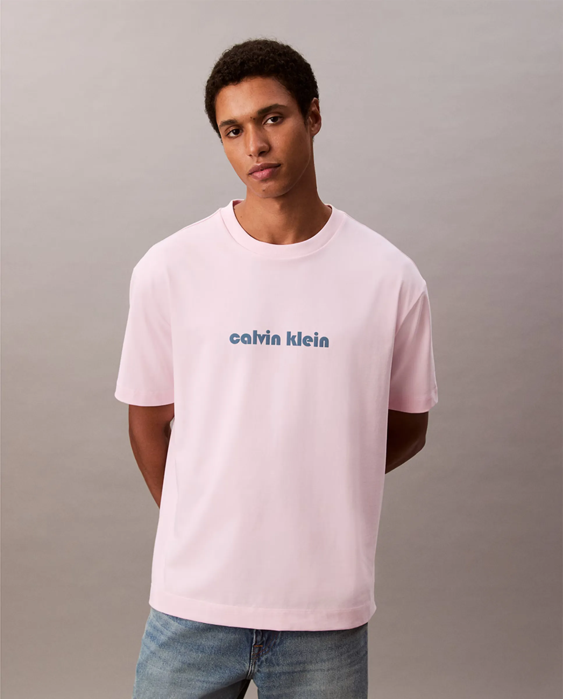 

Футболка мужская свободного кроя с ретро-логотипом Calvin Klein Jeans, розовый