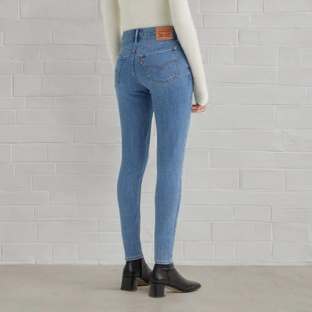 Джинсы скинни Levi's Medium Indigo Worn in — фото 4