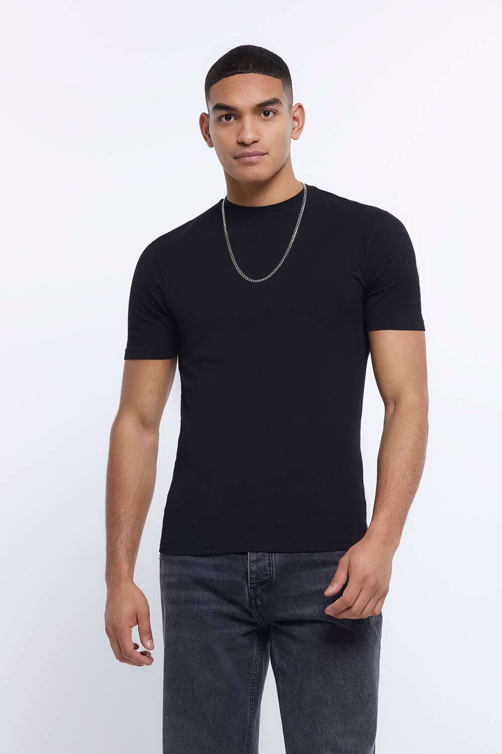 

Футболка Muscle fit приталенного кроя River Island, черный