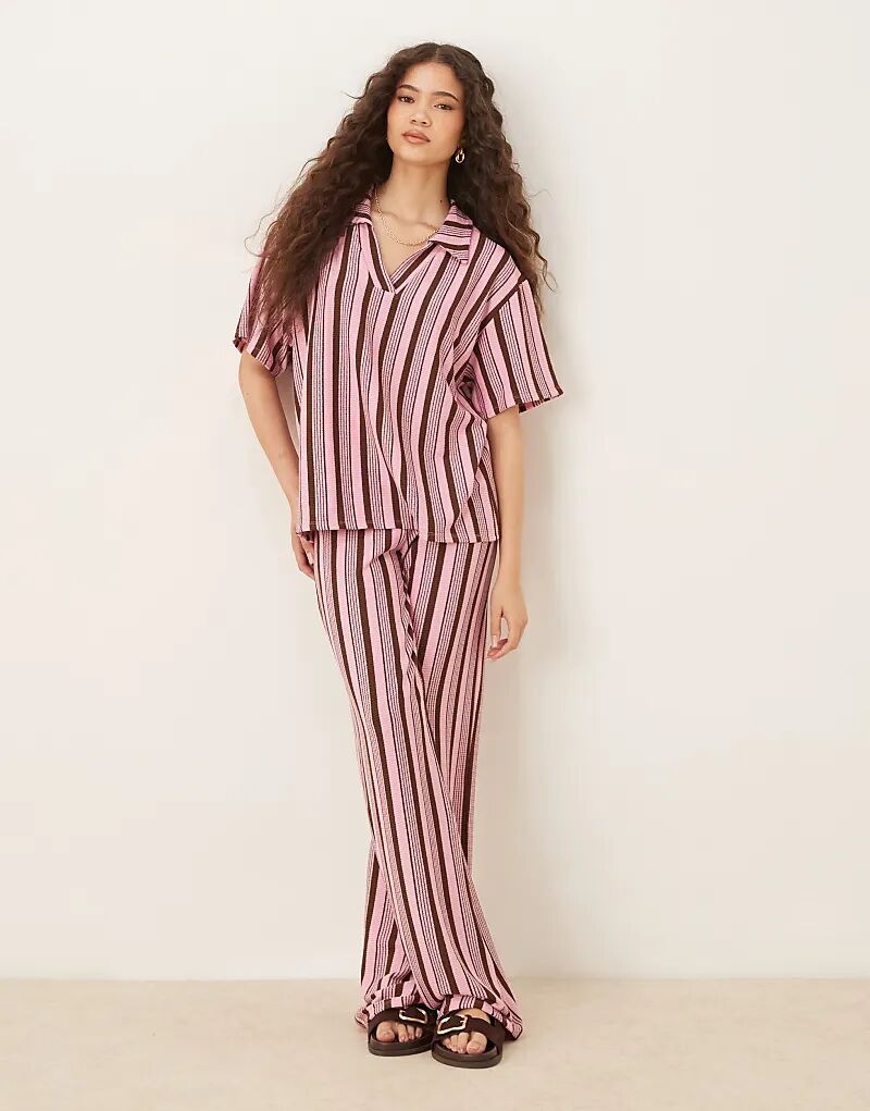 

Широкие брюки ASOS DESIGN в розово-шоколадную полоску — часть комплекта