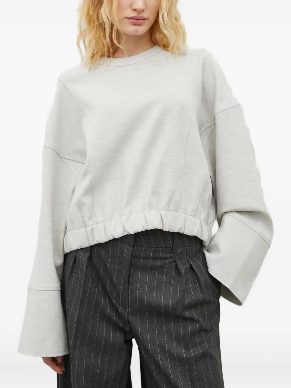 

Топ со сборками и отделкой швов Gestuz, серый