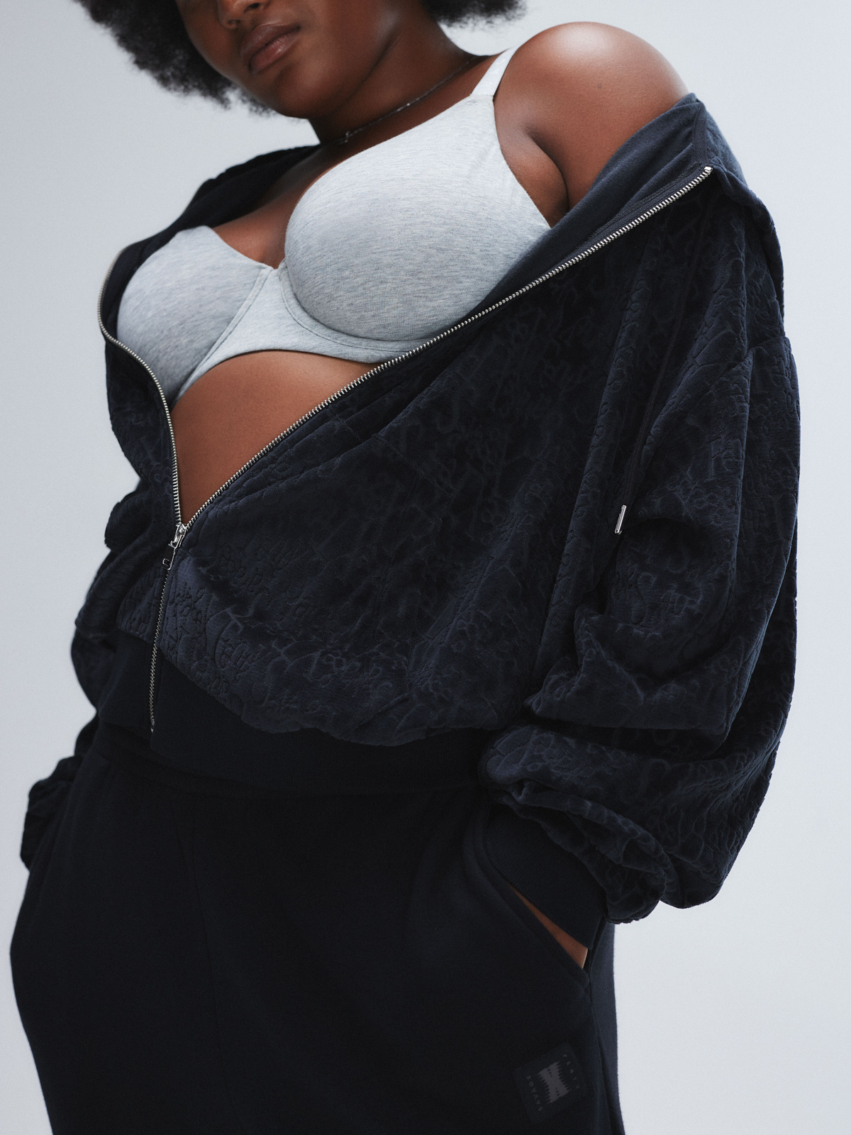 

Толстовка с капюшоном Savage X Fenty Signature Script Velour, цвет Black Caviar