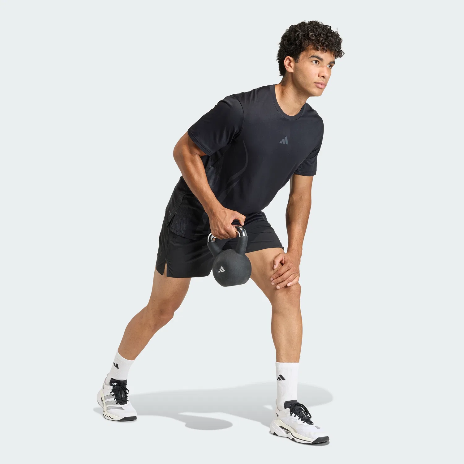 Мужская чёрная футболка Aeroready Intensity от Adidas — фото 3