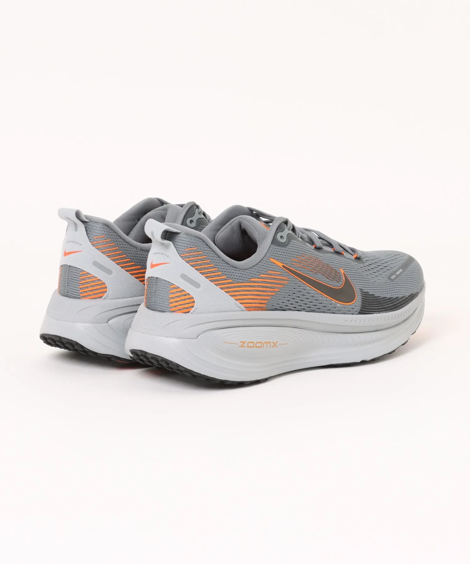 Мужские кроссовки для бега Nike Zoom Vomero 18 с технологией ReactX и ZoomX серые — фото 2