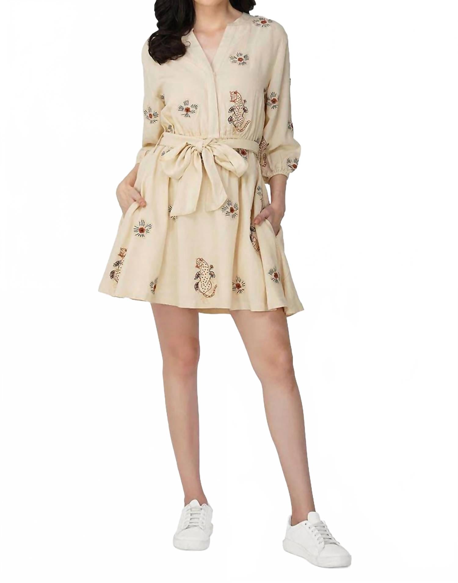 

Льняное платье с вышивкой тигров кремового цвета AMERICA & BEYOND