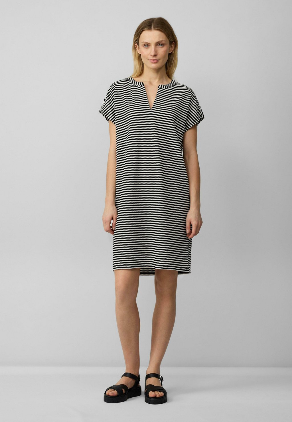 

Платье-джемпер GESTREIFTES RELAXED FIT s.Oliver, черный