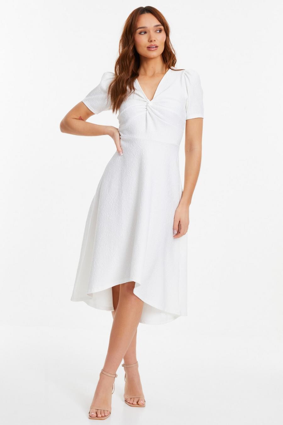 

Белое платье миди с ажурным подолом QUIZ Clothing