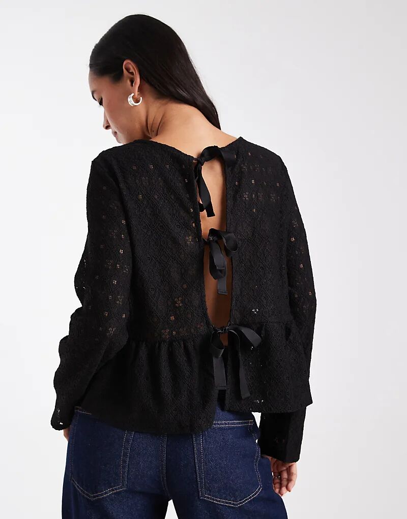 

Топ из трикотажного кружева Object с баской по подолу и завязкой-бабочкой сзади, черный