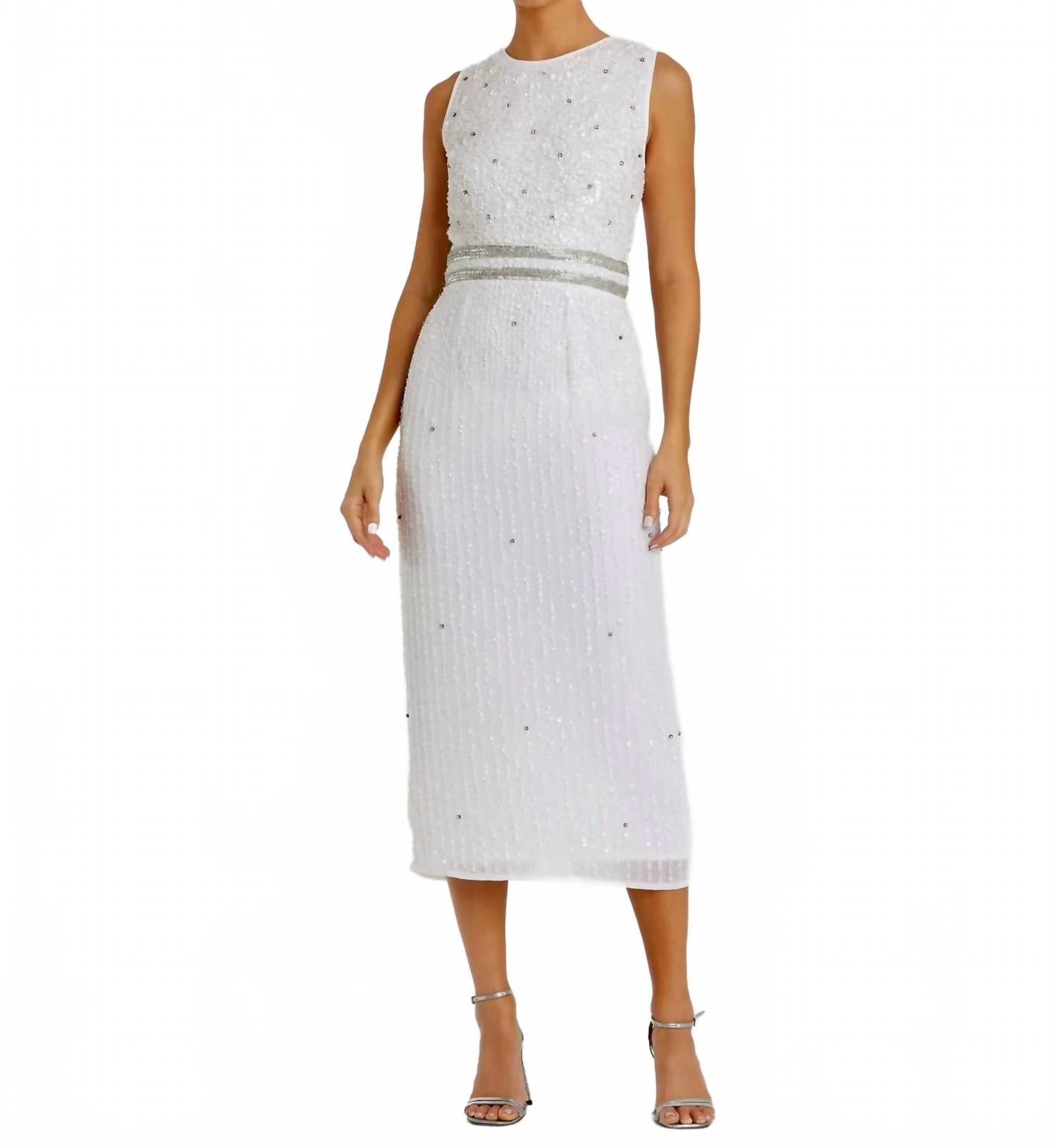 

Белое безрукавное платье-футляр с высоким воротом и бисером миди Mac Duggal