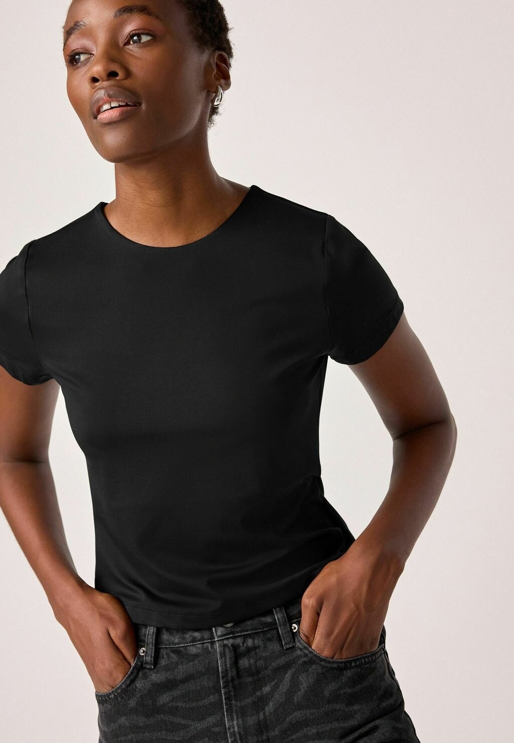 

Базовая футболка SHORT SLEEVE SLINKY REGULAR FIT Next, черный