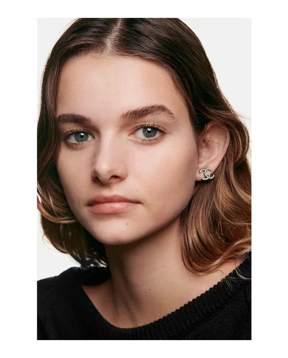 Sublimage L'Essence De Teint Сыворотка-тональный крем для создания сияния Chanel, B20 — фото 4