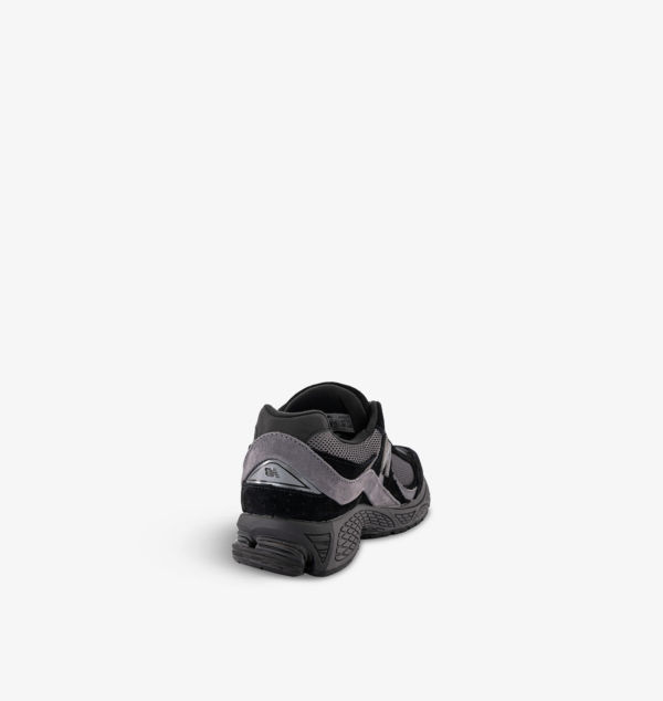 Низкие кроссовки из замши и сетки 2002 года New Balance, черный — фото 4