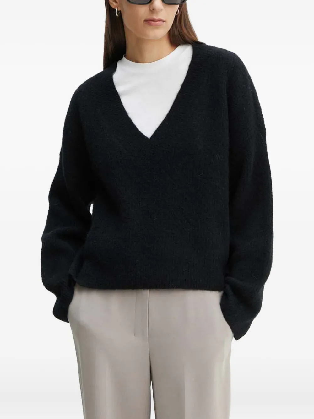 

Свитер Alpha GZ с V-образным вырезом Gestuz, черный