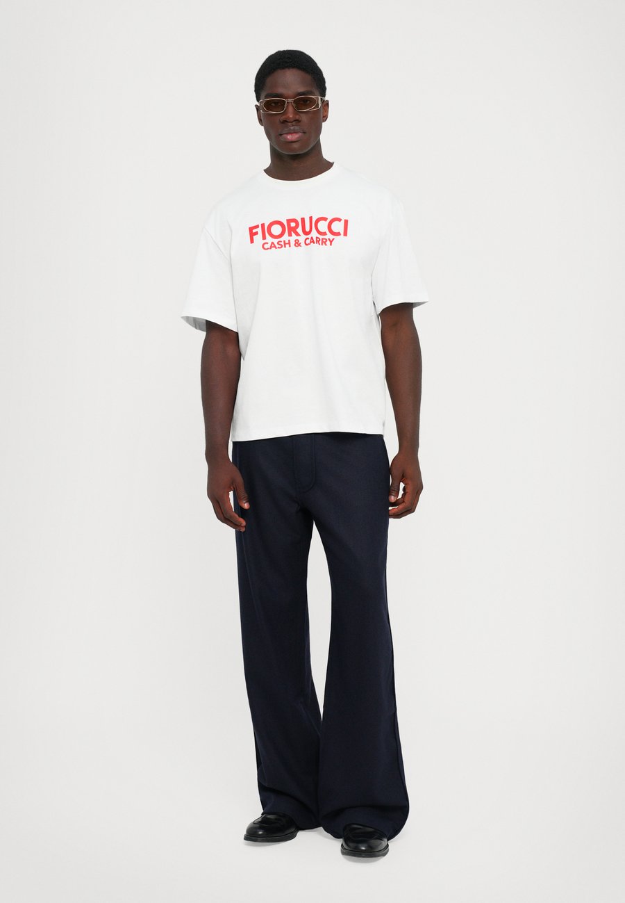 

Футболка Fiorucci CASH AND CARRY BOXY UNISEX, White