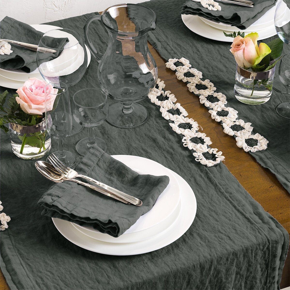 

Дорожка на стол in Pure Linen StoneWashed без глажки - Пионы laFabbricadelLino, цвет Eucalipto