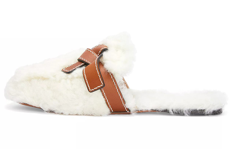 LOEWE Стильные женские сандалии белого цвета