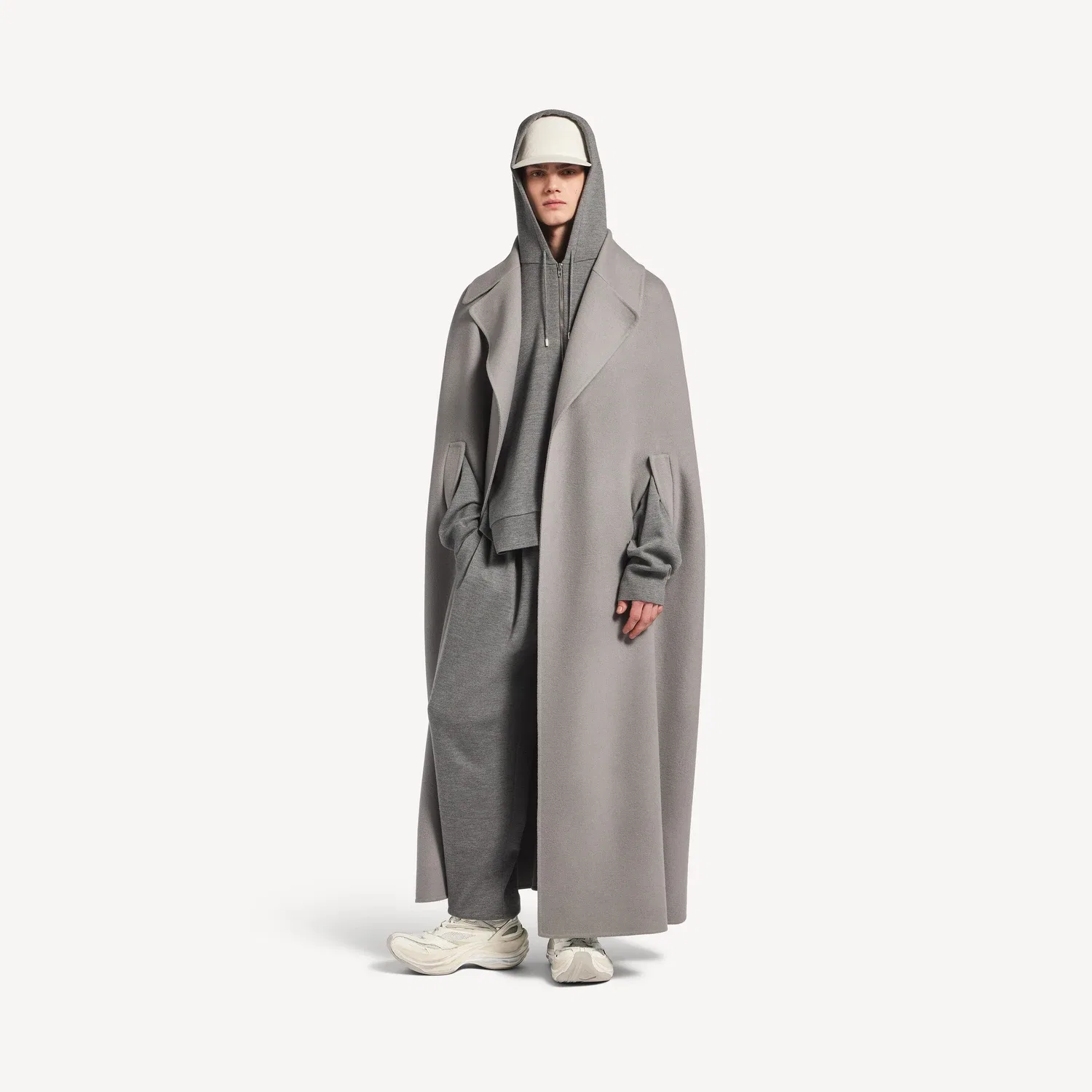 Двустороннее длинное пальто-накидка для мужчин Balenciaga серого цвета — фото 2