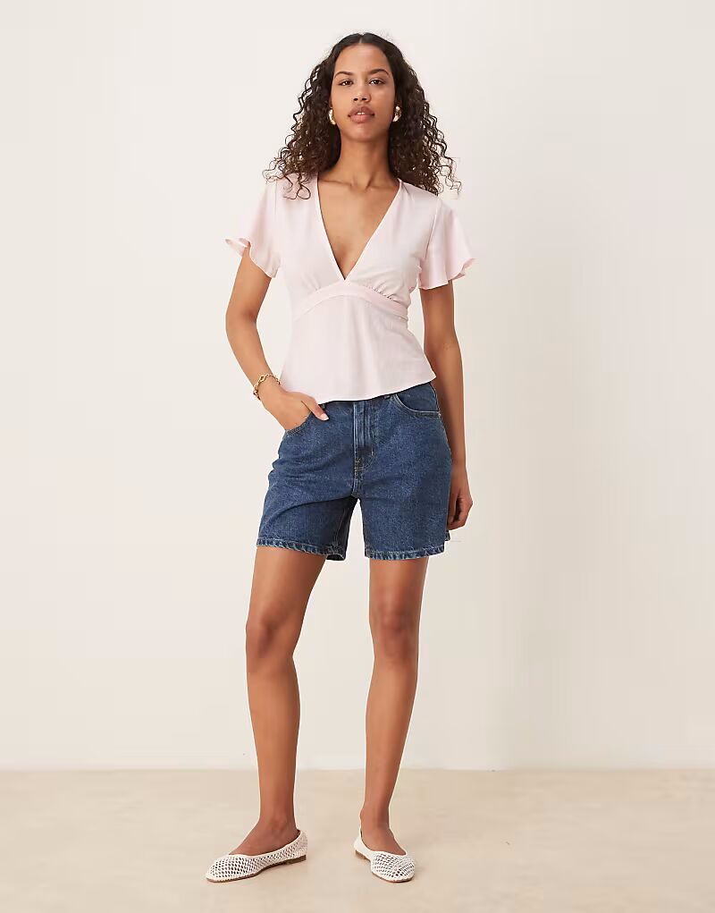 

Джинсовые шорты Gina Tricot с защипами, полупрозрачного синего цвета