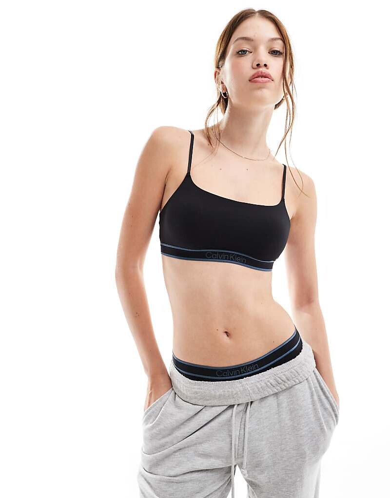 

Черный бюстгальтер без косточек с U-образным вырезом и логотипом Calvin Klein
