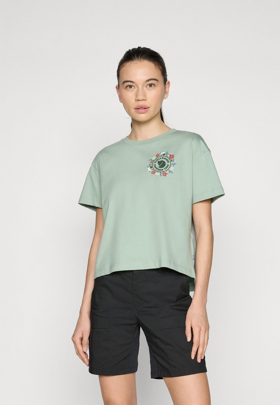 

Спортивная футболка Fjällräven FJÄLLBLOMSTER LOGO T SHIRT, Misty Green/Green
