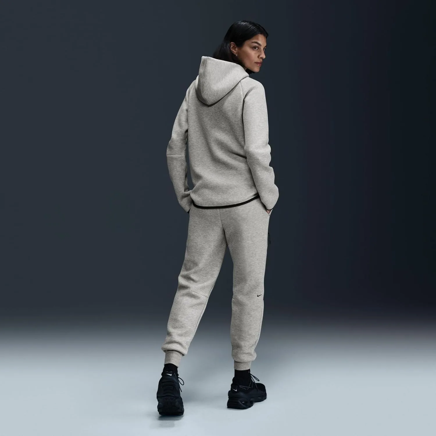 Nike - Tech Fleece Mid-Rise 2, женские спортивные брюки, серый/черный — фото 3