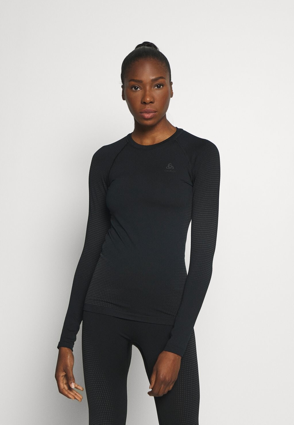 

Спортивная футболка CREW NECK PERFORMANCE WARM ODLO, цвет black
