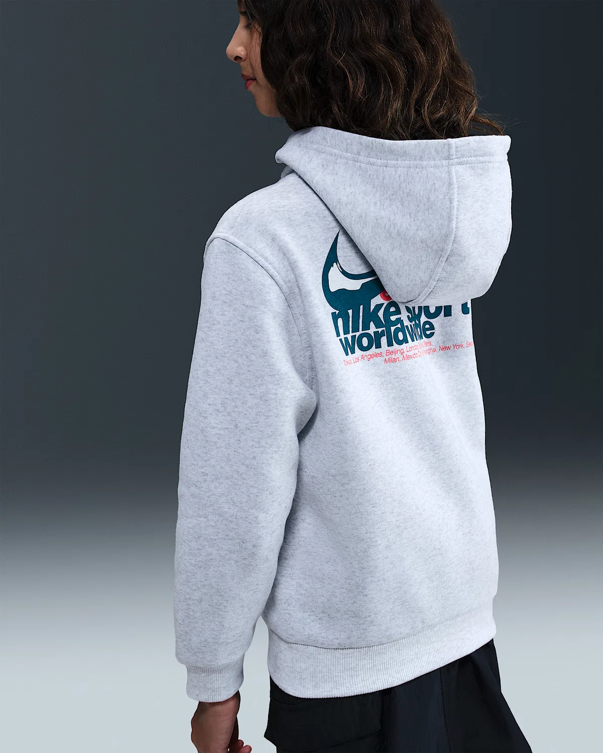 Детская худи Nike Sportswear Club Fleece, Birch Heather/Bright Crimson/Blue Force — фото 4